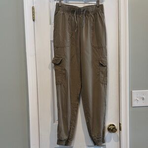 Women’s Japna Joggers. Size M.